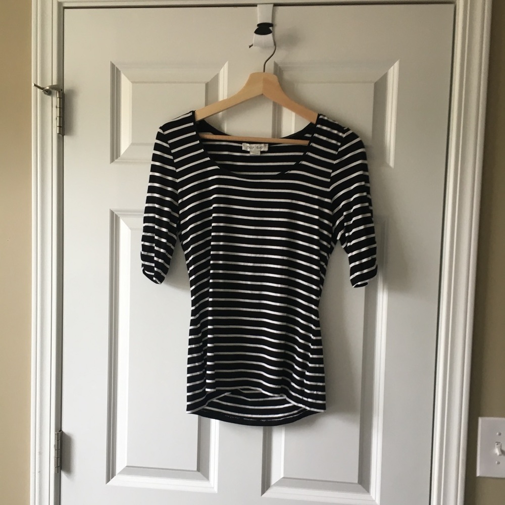 Quarter length sleeved top